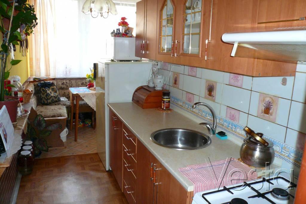 Družstevní byt 3+1 s balkónem, Boletice n.Labem